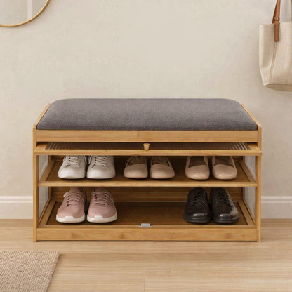 banc de rangement avec chaussures rangées dans une entrée