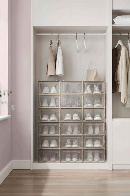 Boîte à chaussure dans un garde robe