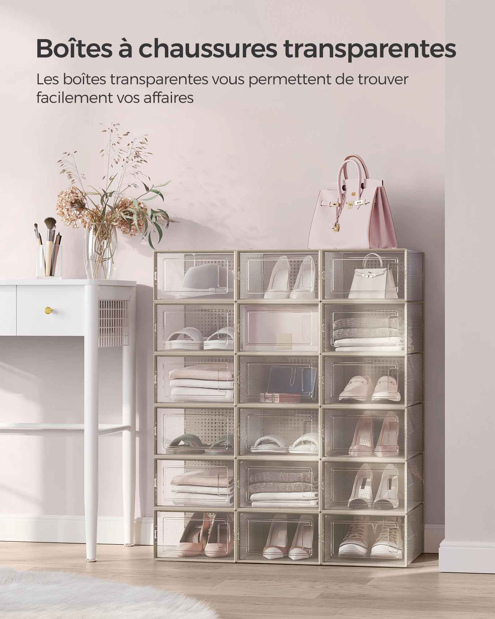 Boîte à chaussures transparente dans un couloir