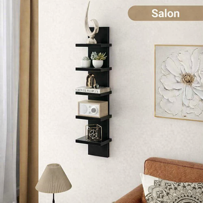 Étagère murale Nordic 5 niveaux accrochée au mur dans un salon