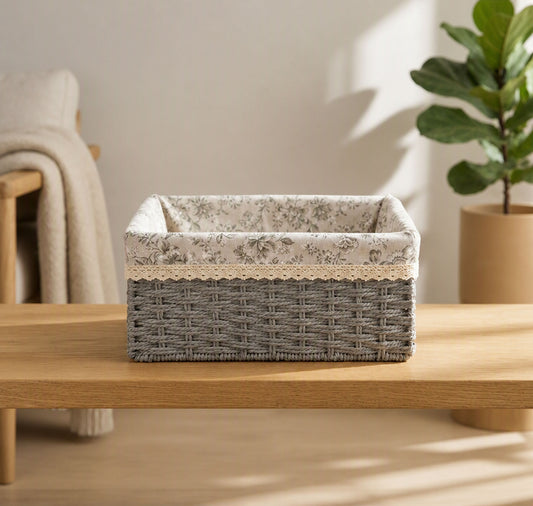 Panier de rangement sur une table