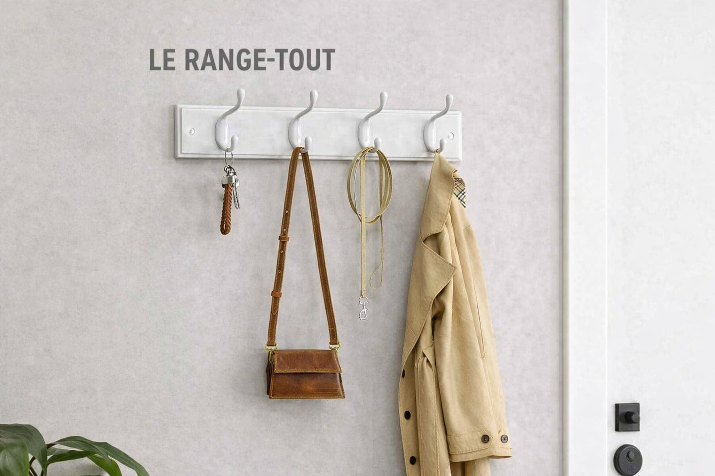 Patère murale avec accessoires suspendus 