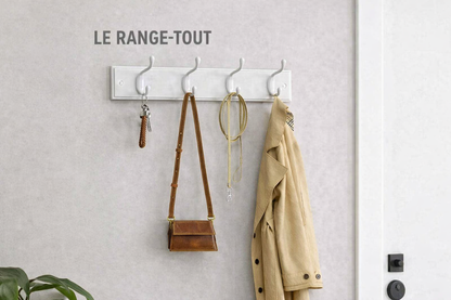 Patère murale avec accessoires suspendus 
