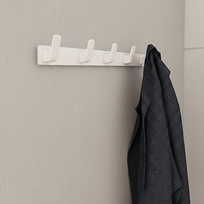 Patère porte manteau  sur un mur gris