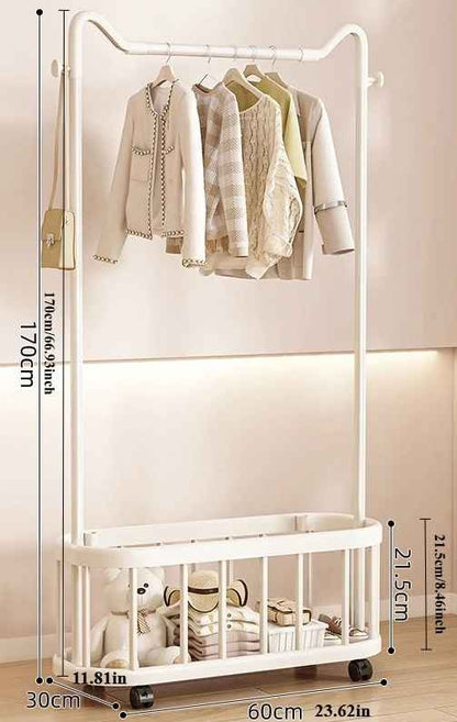 Dimensions du porte manteau blanc dans une entrée de salon