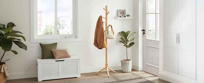Porte-manteau bois élégant dans une entrée bien rangée