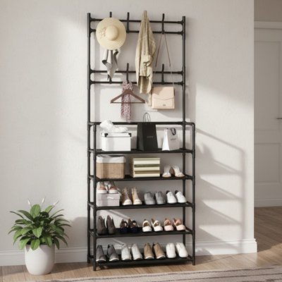 Étagère à chaussures dans un décor d'entrée